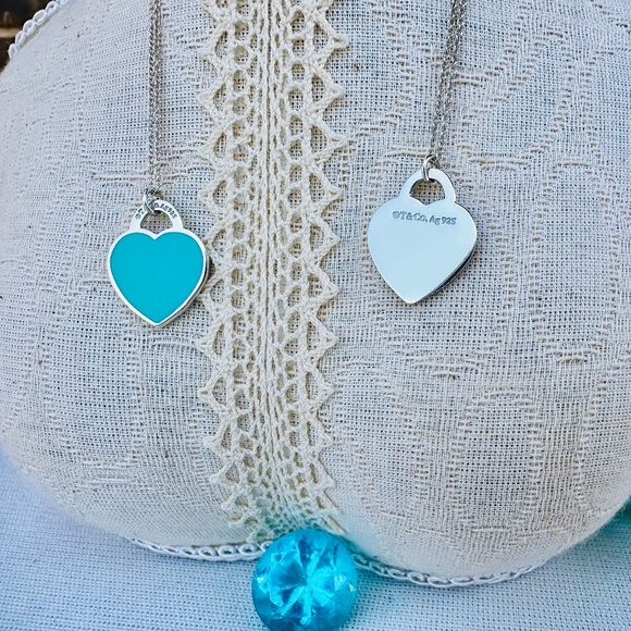 Tiffany & Co. SMALL RTT Blue Enamel Double Heart Necklace in Silver - Picture 4 of 10